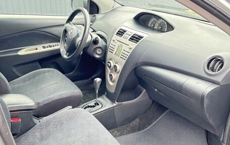Toyota Yaris III рестайлинг, 2008 год, 800 000 рублей, 4 фотография