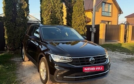 Volkswagen Tiguan II, 2021 год, 3 350 000 рублей, 2 фотография
