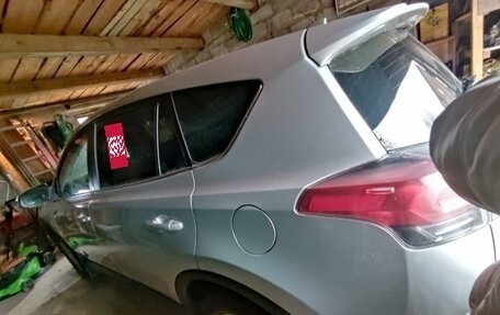 Toyota RAV4, 2015 год, 2 000 000 рублей, 5 фотография