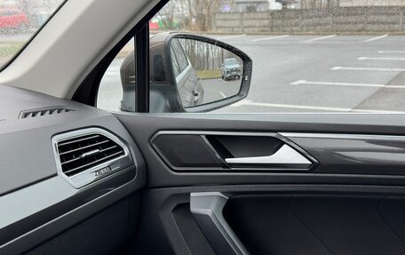 Volkswagen Tiguan II, 2018 год, 2 850 000 рублей, 21 фотография