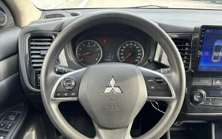 Mitsubishi Outlander III рестайлинг 3, 2013 год, 1 525 000 рублей, 10 фотография