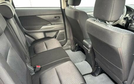 Mitsubishi Outlander III рестайлинг 3, 2013 год, 1 525 000 рублей, 17 фотография