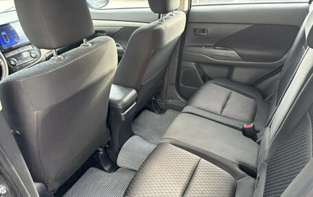 Mitsubishi Outlander III рестайлинг 3, 2013 год, 1 525 000 рублей, 18 фотография