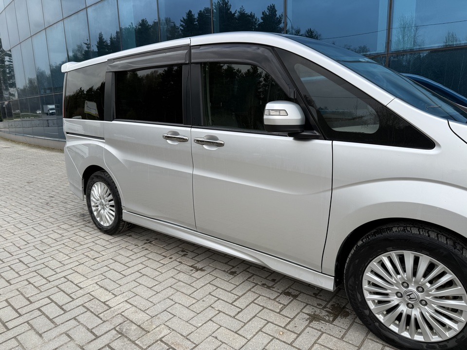 Honda Stepwgn V, 2016 год, 1 850 000 рублей, 14 фотография