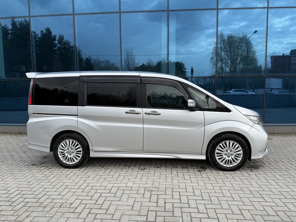 Honda Stepwgn V, 2016 год, 1 850 000 рублей, 15 фотография