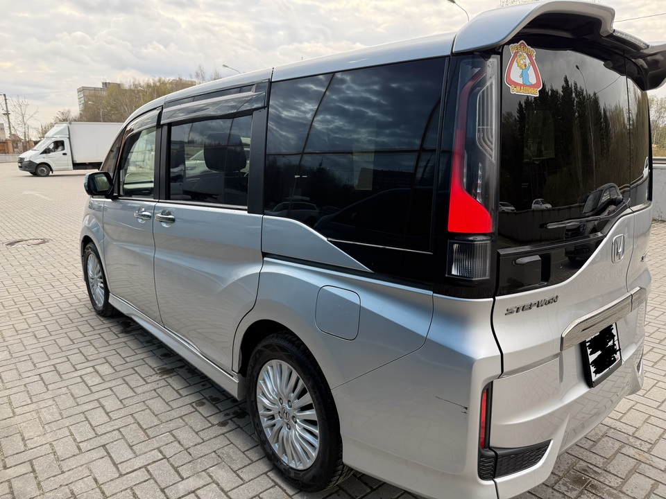 Honda Stepwgn V, 2016 год, 1 850 000 рублей, 18 фотография