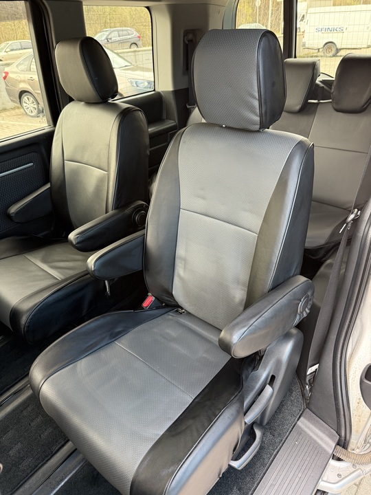 Honda Stepwgn V, 2016 год, 1 850 000 рублей, 29 фотография