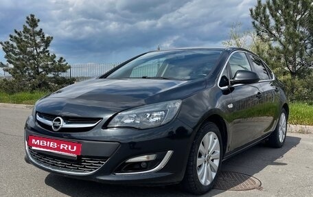 Opel Astra J, 2014 год, 890 000 рублей, 2 фотография
