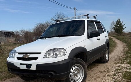 Chevrolet Niva I рестайлинг, 2017 год, 720 000 рублей, 3 фотография
