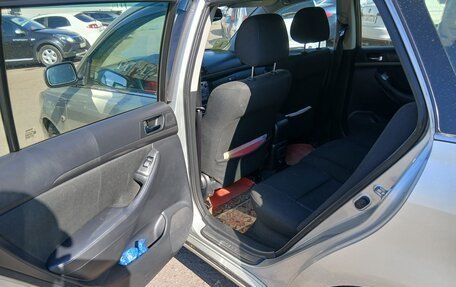 Toyota Avensis III рестайлинг, 2005 год, 950 000 рублей, 7 фотография