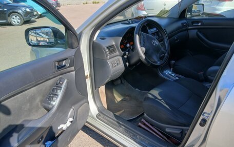 Toyota Avensis III рестайлинг, 2005 год, 950 000 рублей, 6 фотография