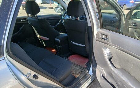 Toyota Avensis III рестайлинг, 2005 год, 950 000 рублей, 9 фотография