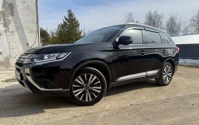 Mitsubishi Outlander III рестайлинг 3, 2021 год, 2 650 000 рублей, 1 фотография