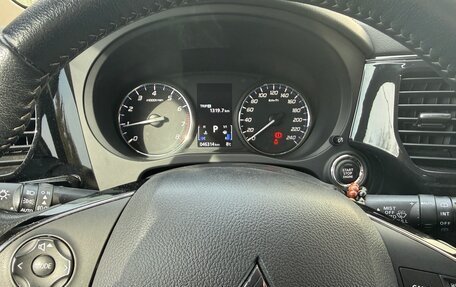 Mitsubishi Outlander III рестайлинг 3, 2021 год, 2 650 000 рублей, 12 фотография