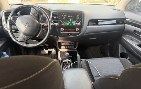 Mitsubishi Outlander III рестайлинг 3, 2021 год, 2 650 000 рублей, 8 фотография