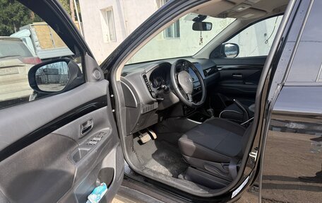Mitsubishi Outlander III рестайлинг 3, 2021 год, 2 650 000 рублей, 5 фотография