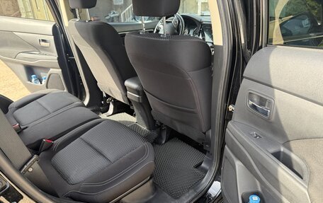 Mitsubishi Outlander III рестайлинг 3, 2021 год, 2 650 000 рублей, 10 фотография