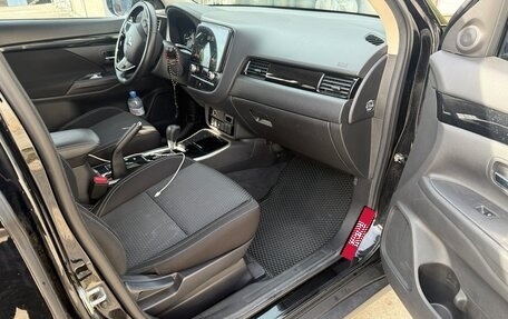 Mitsubishi Outlander III рестайлинг 3, 2021 год, 2 650 000 рублей, 11 фотография
