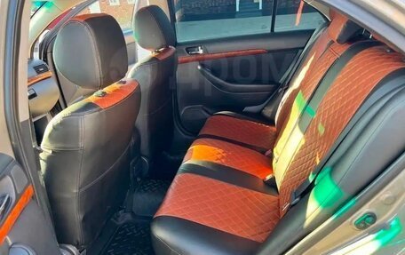 Toyota Avensis III рестайлинг, 2006 год, 825 000 рублей, 4 фотография