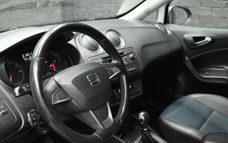 SEAT Ibiza IV рестайлинг 2, 2014 год, 950 000 рублей, 18 фотография