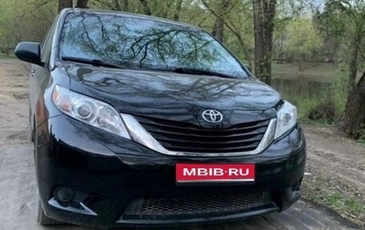 Toyota Sienna III, 2013 год, 2 250 000 рублей, 1 фотография