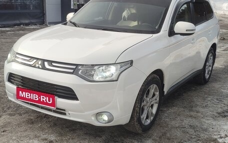 Mitsubishi Outlander III рестайлинг 3, 2013 год, 1 350 000 рублей, 1 фотография