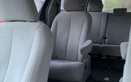 Toyota Sienna III, 2013 год, 2 250 000 рублей, 3 фотография