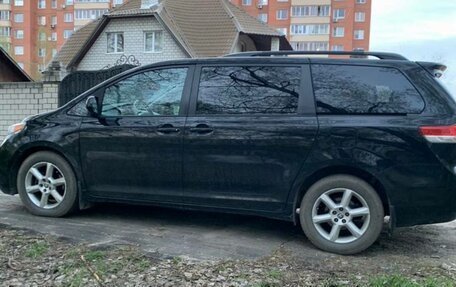 Toyota Sienna III, 2013 год, 2 250 000 рублей, 6 фотография
