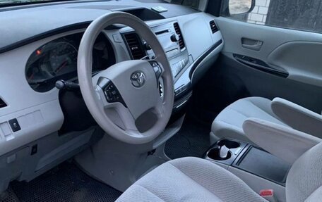 Toyota Sienna III, 2013 год, 2 250 000 рублей, 5 фотография