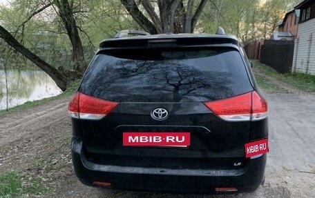 Toyota Sienna III, 2013 год, 2 250 000 рублей, 7 фотография