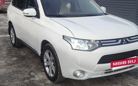 Mitsubishi Outlander III рестайлинг 3, 2013 год, 1 350 000 рублей, 2 фотография