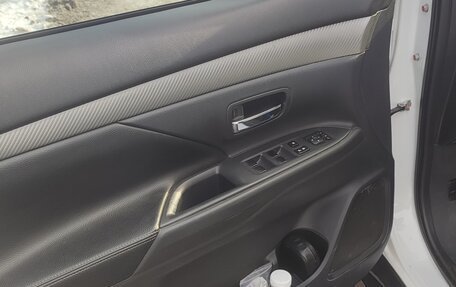 Mitsubishi Outlander III рестайлинг 3, 2013 год, 1 350 000 рублей, 13 фотография