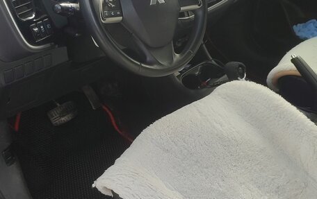 Mitsubishi Outlander III рестайлинг 3, 2013 год, 1 350 000 рублей, 14 фотография