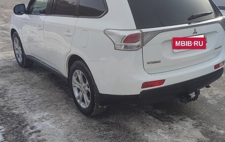 Mitsubishi Outlander III рестайлинг 3, 2013 год, 1 350 000 рублей, 4 фотография
