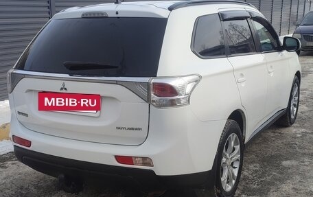 Mitsubishi Outlander III рестайлинг 3, 2013 год, 1 350 000 рублей, 3 фотография