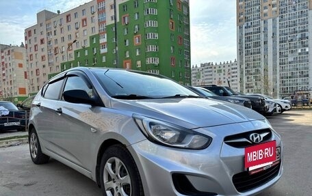 Hyundai Solaris II рестайлинг, 2013 год, 670 000 рублей, 4 фотография
