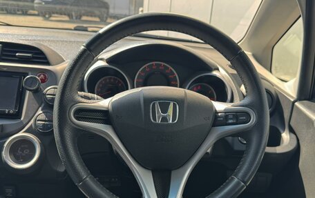 Honda Fit III, 2010 год, 829 999 рублей, 12 фотография