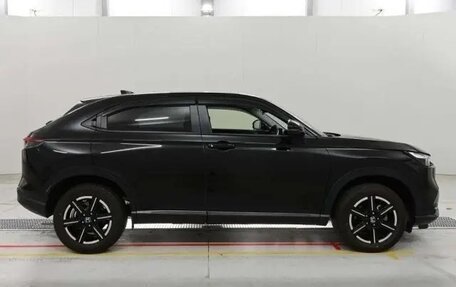 Honda Vezel, 2022 год, 1 950 000 рублей, 3 фотография