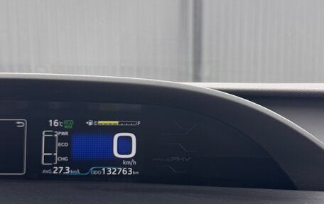 Toyota Prius IV XW50, 2018 год, 2 400 000 рублей, 7 фотография