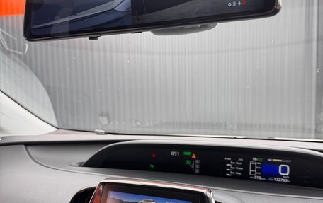 Toyota Prius IV XW50, 2018 год, 2 400 000 рублей, 8 фотография
