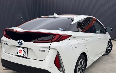 Toyota Prius IV XW50, 2018 год, 2 400 000 рублей, 5 фотография