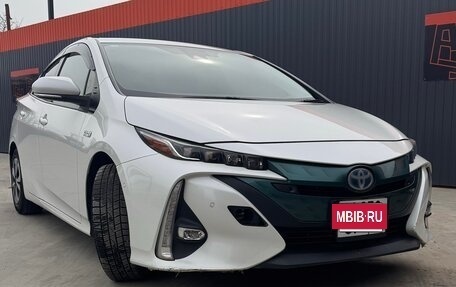 Toyota Prius IV XW50, 2018 год, 2 400 000 рублей, 3 фотография