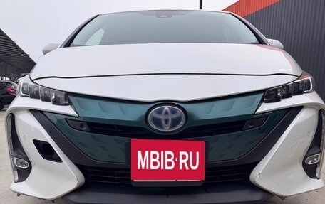 Toyota Prius IV XW50, 2018 год, 2 400 000 рублей, 2 фотография