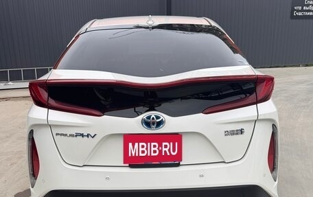 Toyota Prius IV XW50, 2018 год, 2 400 000 рублей, 4 фотография