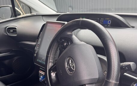 Toyota Prius IV XW50, 2018 год, 2 400 000 рублей, 9 фотография