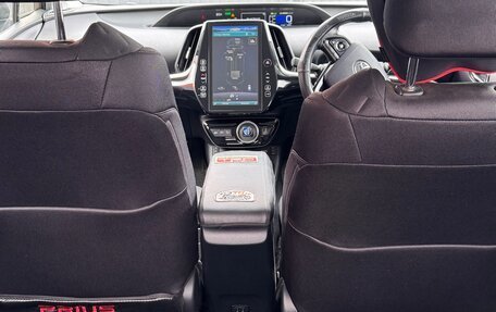 Toyota Prius IV XW50, 2018 год, 2 400 000 рублей, 11 фотография