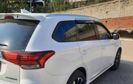 Mitsubishi Outlander III рестайлинг 3, 2022 год, 2 800 000 рублей, 6 фотография