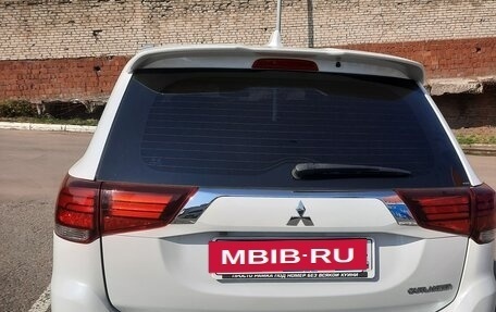 Mitsubishi Outlander III рестайлинг 3, 2022 год, 2 800 000 рублей, 3 фотография