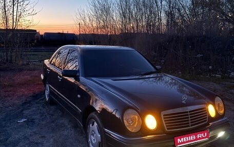 Mercedes-Benz E-Класс, 1998 год, 350 000 рублей, 1 фотография