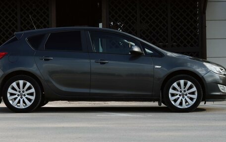 Opel Astra J, 2011 год, 800 000 рублей, 4 фотография